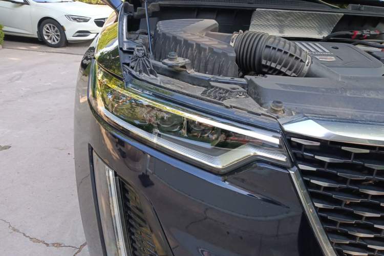 Used Cadillac XT6 2022 2.0T Six-Seater Four-Wheel Drive Luxury Version Right Front Headlight