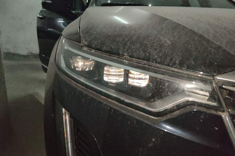 Used Cadillac XT6 2022 2.0T Six-Seater Two-Wheel-Drive Luxury Version Right Front Headlight