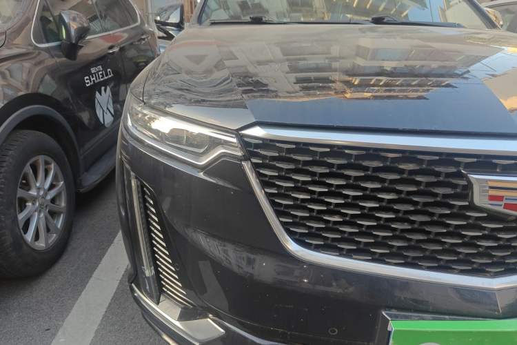 Used Cadillac XT6 2022 2.0T Six-Seater Two-Wheel-Drive Luxury Version Right Front Headlight