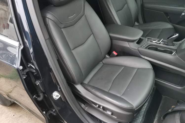 Used Cadillac XT6 2022 2.0T Six-Seater Four-Wheel Drive Luxury 120th Anniversary Limited Edition Right Front Seat