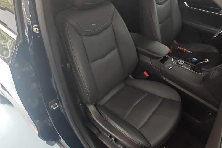 Used Cadillac XT6 2022 2.0T Six-Seater Four-Wheel Drive Luxury Version Right Front Seat