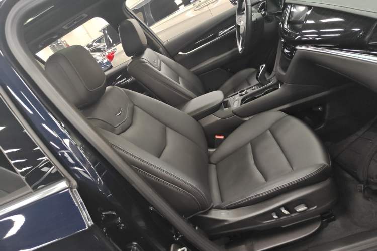 Used Cadillac XT6 2022 2.0T Six-Seater Four-Wheel Drive Luxury Version Right Front Seat