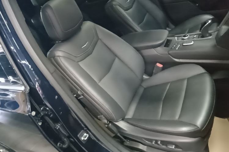 Used Cadillac XT6 2022 2.0T Six-Seater Four-Wheel Drive Luxury Version Right Front Seat