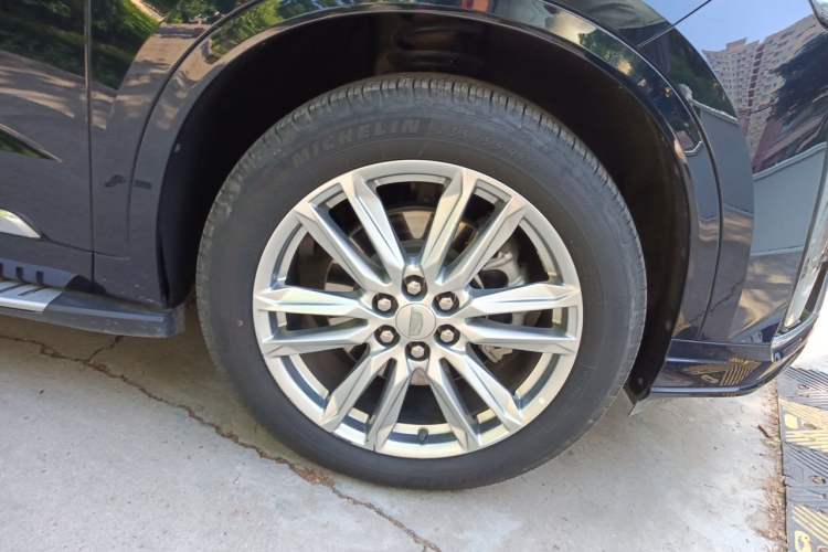 Used Cadillac XT6 2022 2.0T Six-Seater Four-Wheel Drive Luxury Version Right Front Wheel Hub