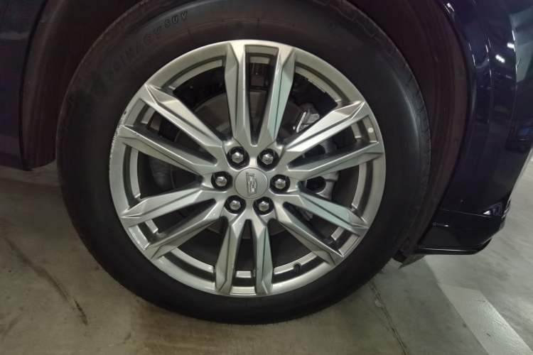 Used Cadillac XT6 2022 2.0T 7-Seater Four-Wheel Drive Luxury Standard Edition Right Front Wheel Hub