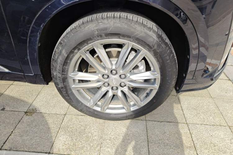 Used Cadillac XT6 2022 2.0T Six-Seater Four-Wheel Drive Luxury Version Right Front Wheel Hub