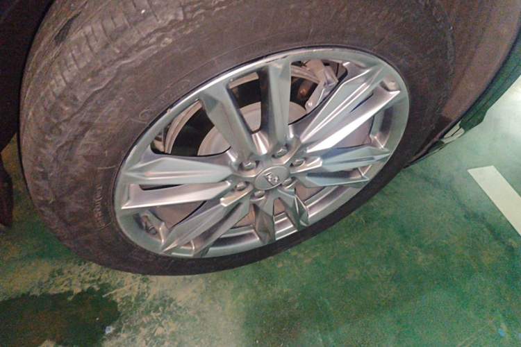Used Cadillac XT6 2022 2.0T Six-Seater Two-Wheel-Drive Luxury Version Right Front Wheel Hub