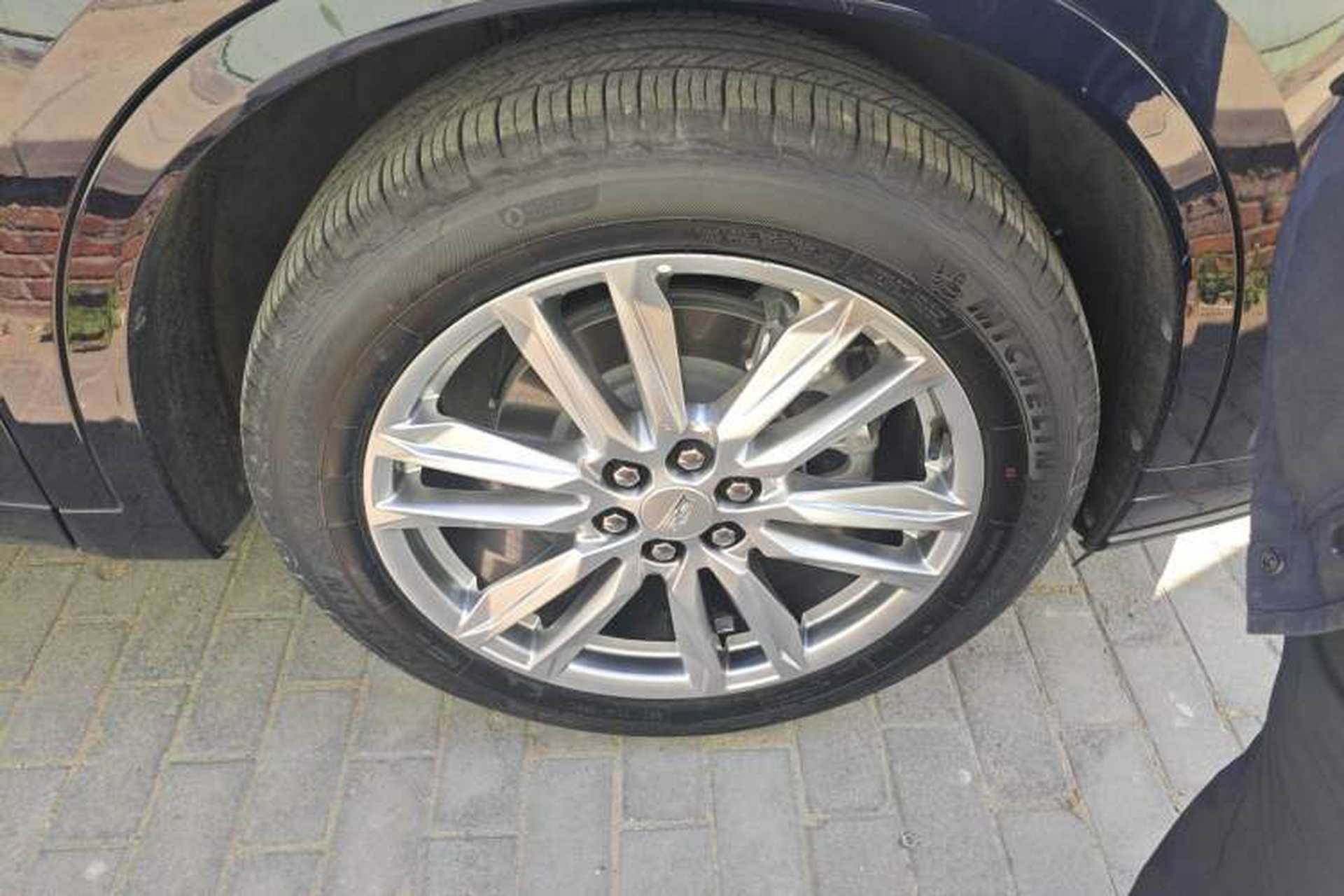 Used Cadillac XT6 2022 2.0T 7-Seater Four-Wheel Drive Luxury Version Right Front Wheel Hub