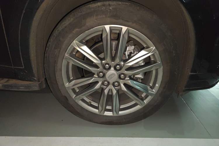Used Cadillac XT6 2022 2.0T Six-Seater Four-Wheel Drive Luxury Version Right Front Wheel Hub