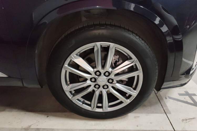 Used Cadillac XT6 2022 2.0T Six-Seater Two-Wheel-Drive Luxury Version Right Front Wheel Hub