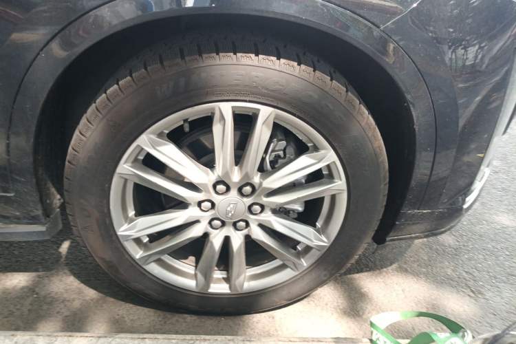 Used Cadillac XT6 2022 2.0T Six-Seater Two-Wheel-Drive Luxury Version Right Front Wheel Hub