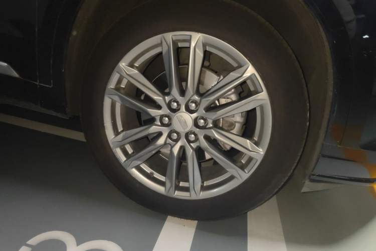 Used Cadillac XT6 2022 2.0T Six-Seater Four-Wheel Drive Luxury Version Right Front Wheel Hub
