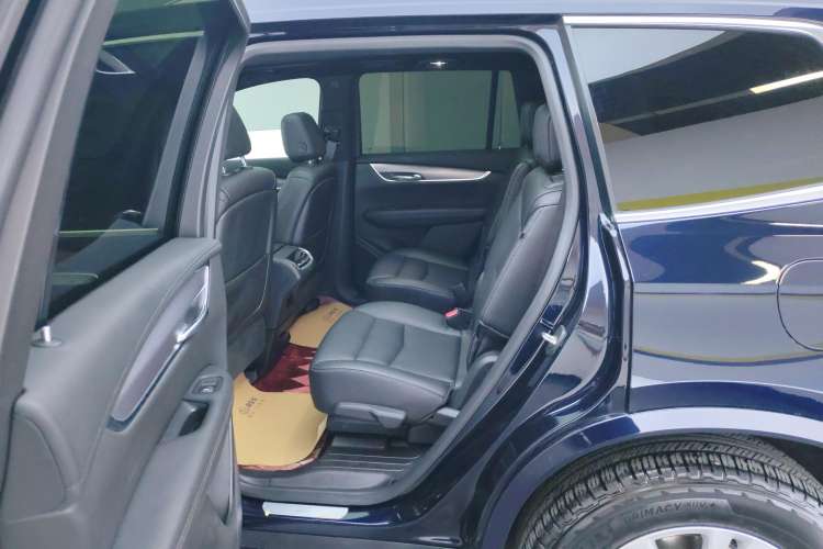 Used Cadillac XT6 2022 2.0T Six-Seater Four-Wheel-Drive Luxury Version Right Rear Seat