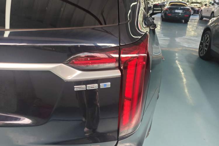 Used Cadillac XT6 2022 2.0T Six-Seater Four-Wheel Drive Luxury Version Right Rear Taillight