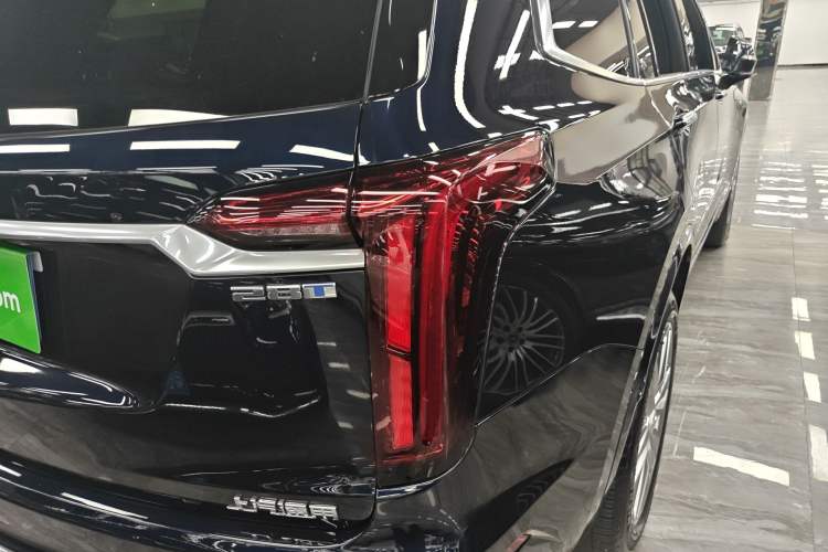 Used Cadillac XT6 2022 2.0T Six-Seater Four-Wheel Drive Luxury Version Right Rear Taillight