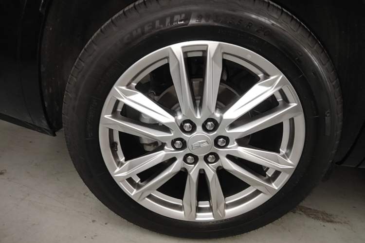 Used Cadillac XT6 2022 2.0T 7-Seater Four-Wheel Drive Luxury Version Right Rear Wheel Hub