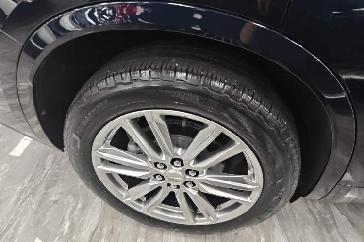 Used Cadillac XT6 2022 2.0T Six-Seater Four-Wheel Drive Luxury Version Right Rear Wheel Hub