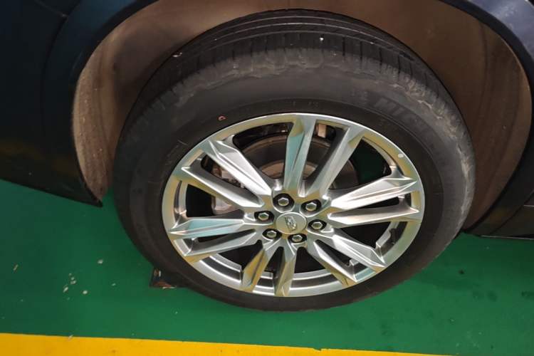 Used Cadillac XT6 2022 2.0T Six-Seater Four-Wheel Drive Luxury Version Right Rear Wheel Hub