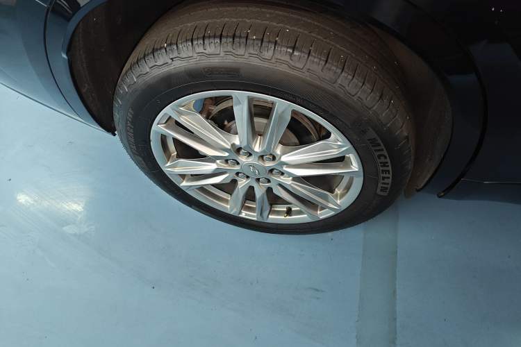 Used Cadillac XT6 2022 2.0T Six-Seater Four-Wheel Drive Luxury Version Right Rear Wheel Hub