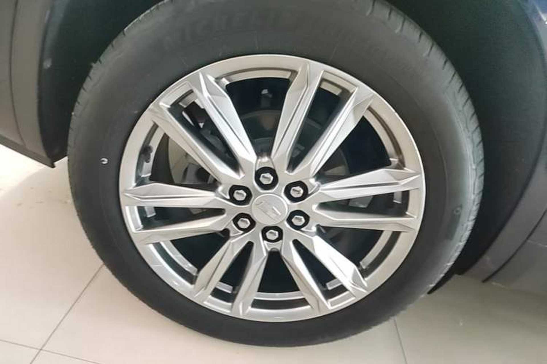 Used Cadillac XT6 2022 2.0T Six-Seater Two-Wheel-Drive Luxury Version Right Rear Wheel Hub
