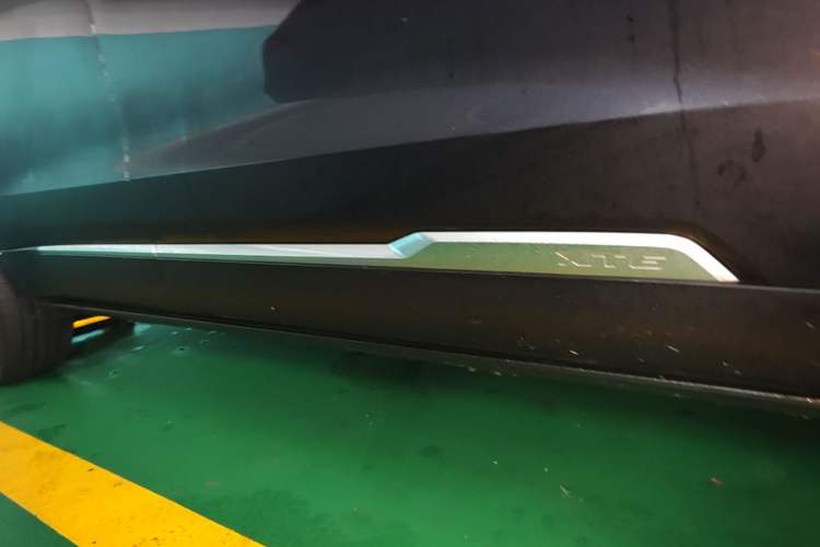 Used Cadillac XT6 2022 2.0T Six-Seater Four-Wheel Drive Luxury Version Right Side Sill