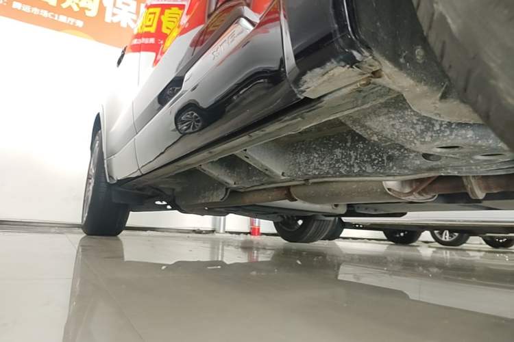Used Cadillac XT6 2022 2.0T Six-Seater Two-Wheel-Drive Luxury Version Right Side Sill