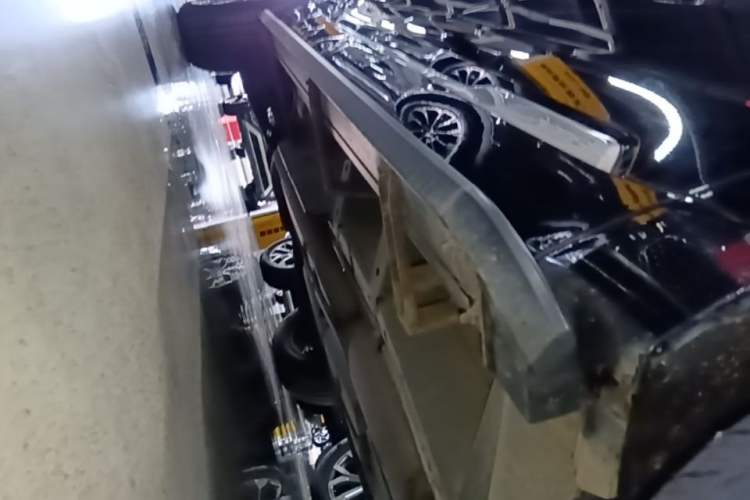 Used Cadillac XT6 2022 2.0T Six-Seater Four-Wheel Drive Luxury Version Right Side Sill