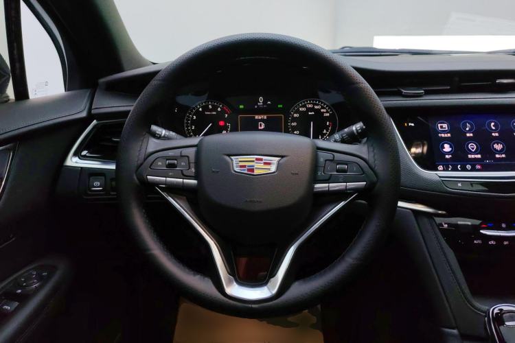 Used Cadillac XT6 2022 2.0T Six-Seater Four-Wheel-Drive Luxury Version Steering Wheel