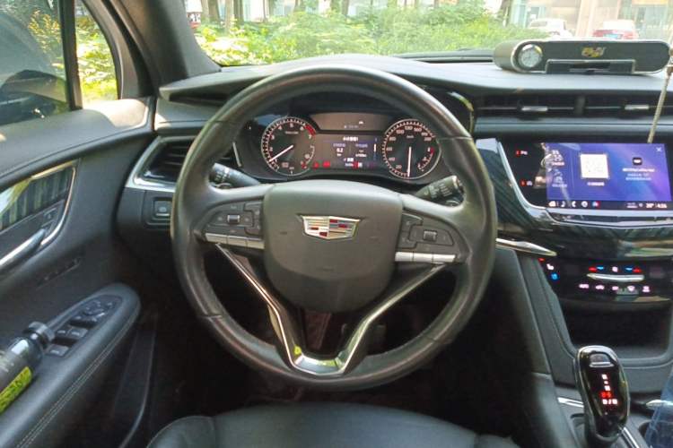 Used Cadillac XT6 2022 2.0T Six-Seater Four-Wheel Drive Luxury Version Steering Wheel