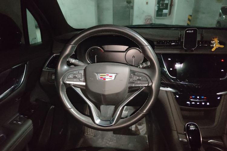 Used Cadillac XT6 2022 2.0T Six-Seater Two-Wheel-Drive Luxury Version Steering Wheel