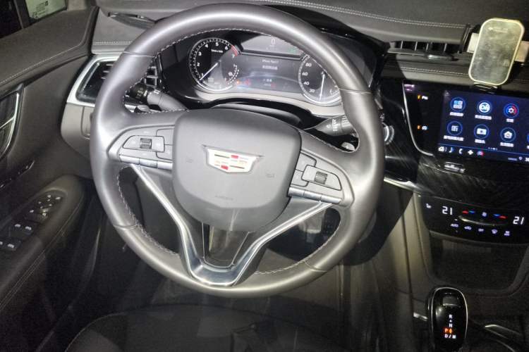 Used Cadillac XT6 2022 2.0T Six-Seater Two-Wheel-Drive Luxury Version Steering Wheel