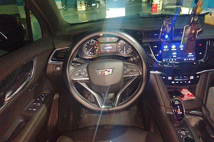Used Cadillac XT6 2022 2.0T Six-Seater Two-Wheel-Drive Luxury Version Steering Wheel