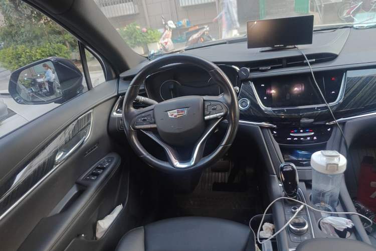 Used Cadillac XT6 2022 2.0T Six-Seater Two-Wheel-Drive Luxury Version Steering Wheel