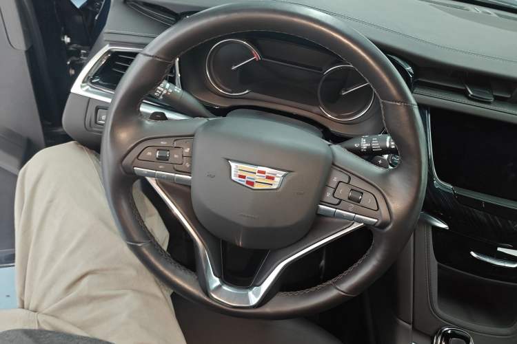 Used Cadillac XT6 2022 2.0T Six-Seater Four-Wheel Drive Luxury Version Steering Wheel