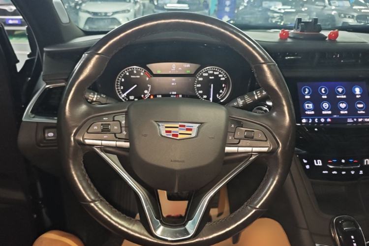 Used Cadillac XT6 2022 2.0T Six-Seater Four-Wheel Drive Luxury Version Steering Wheel