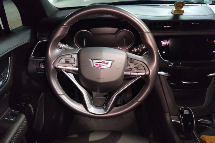 Used Cadillac XT6 2022 2.0T Six-Seater Two-Wheel-Drive Luxury Version Steering Wheel