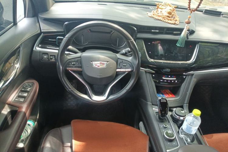 Used Cadillac XT6 2022 2.0T Six-Seater Two-Wheel-Drive Luxury Version Steering Wheel