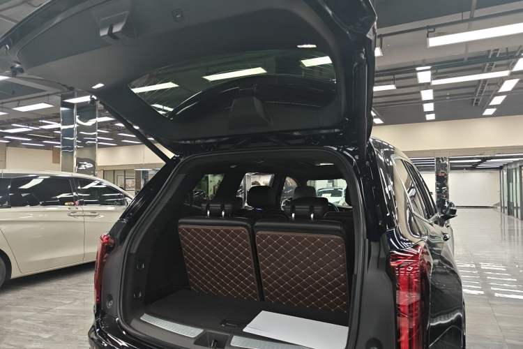 Used Cadillac XT6 2022 2.0T Six-Seater Four-Wheel Drive Luxury Version Trunk