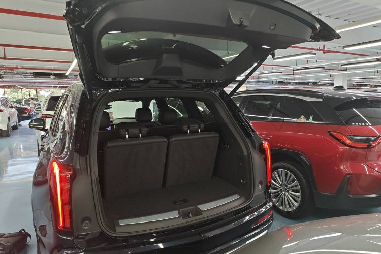 Used Cadillac XT6 2022 2.0T Six-Seater Four-Wheel Drive Luxury Version Trunk