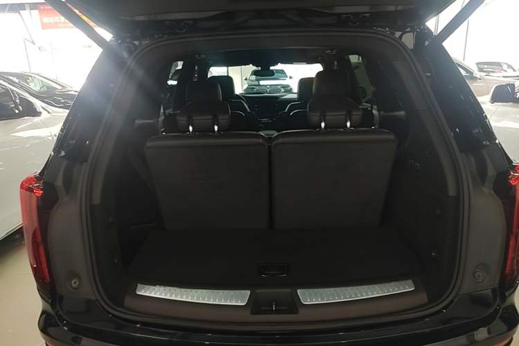Used Cadillac XT6 2022 2.0T Six-Seater Two-Wheel-Drive Luxury Version Trunk