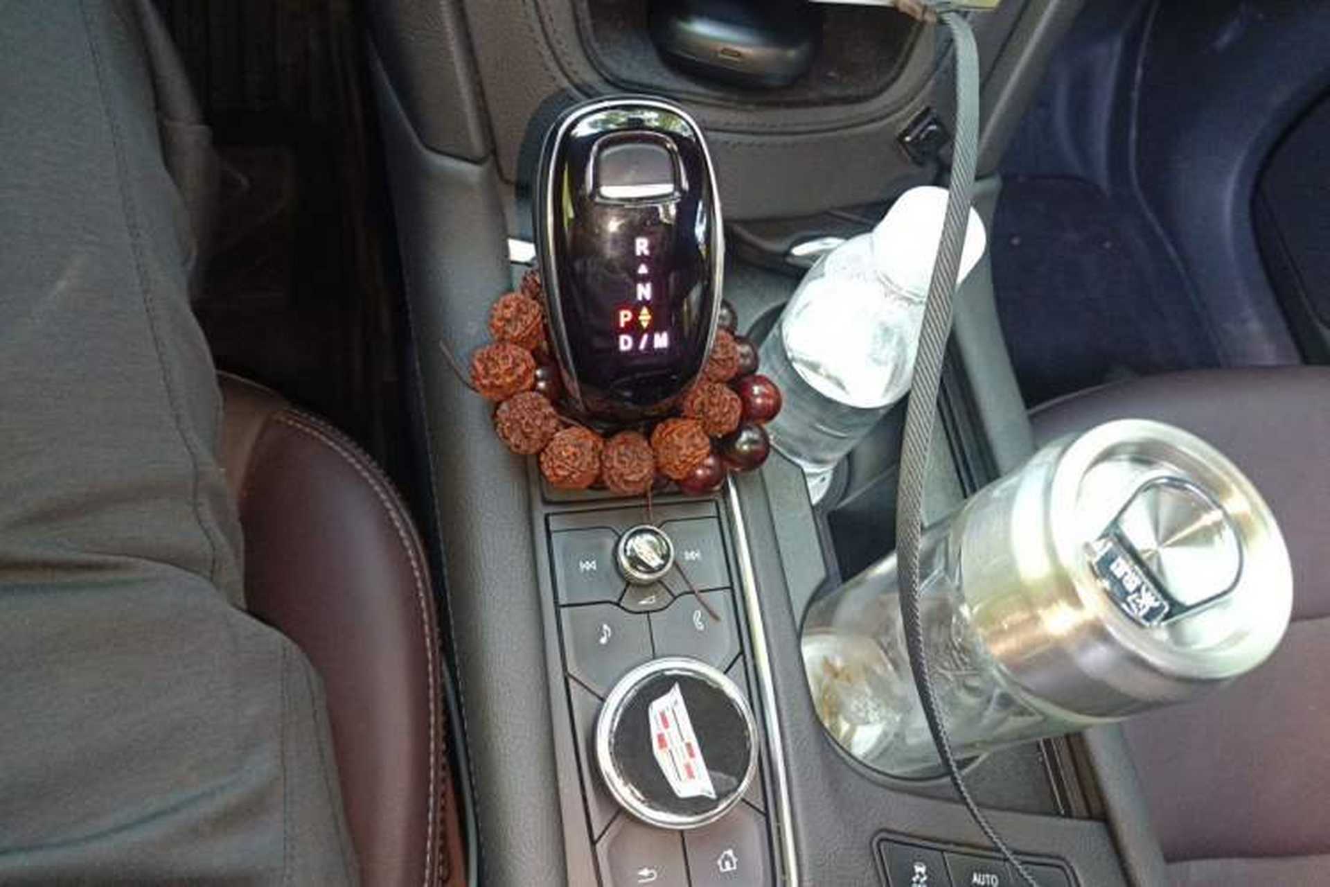Used Cadillac XT6 2022 2.0T Six-Seater Four-Wheel Drive Luxury Version Gear Lever