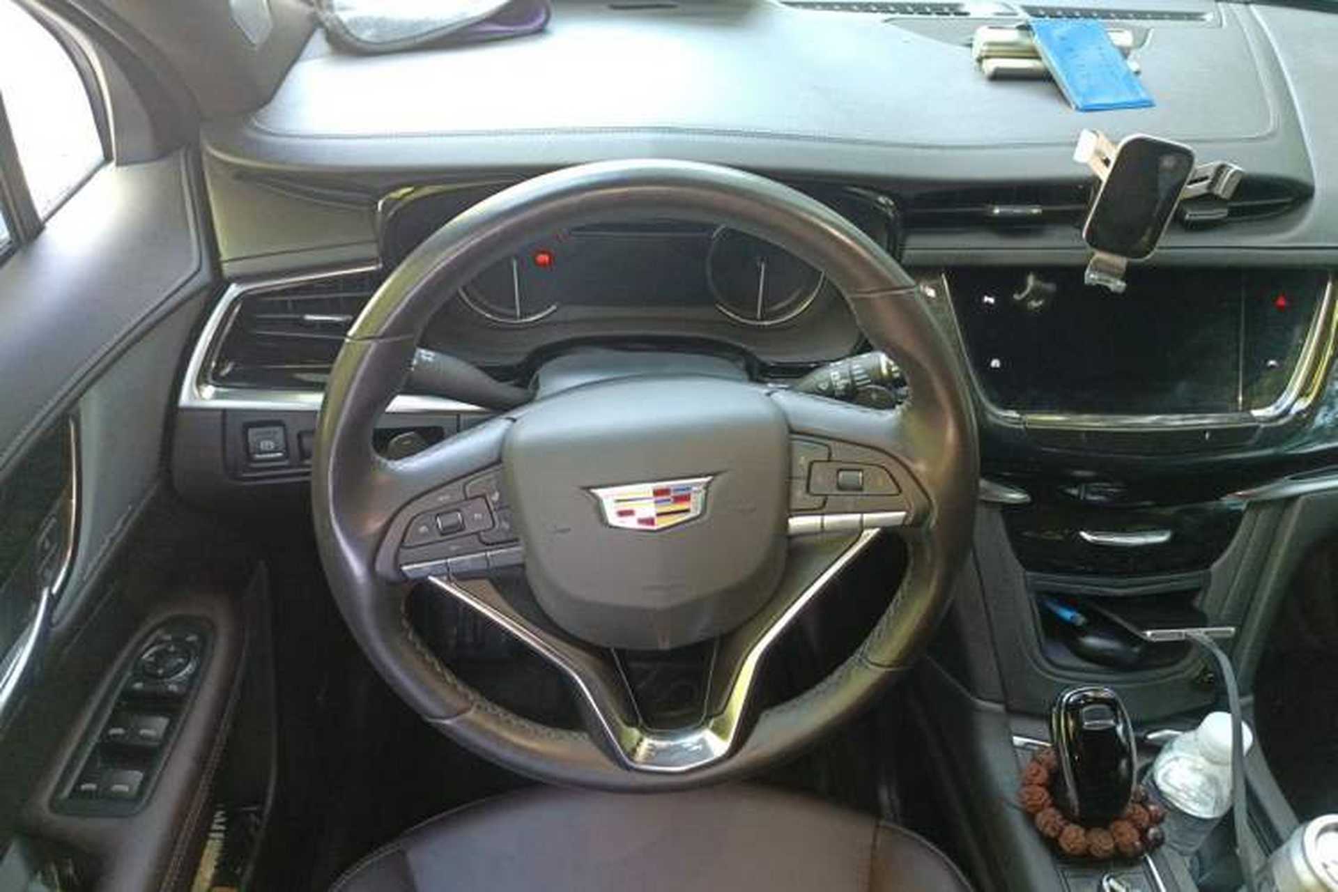 Used Cadillac XT6 2022 2.0T Six-Seater Four-Wheel Drive Luxury Version Steering Wheel
