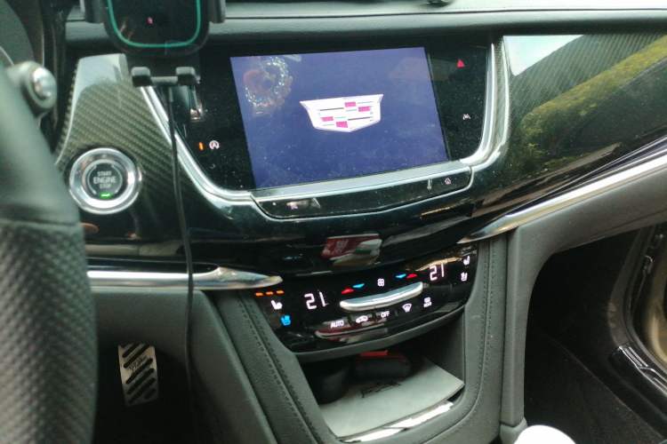 Used Cadillac XT6 2022 2.0T Six-Seater Four-Wheel-Drive Prestige Version Audio And AC Panel
