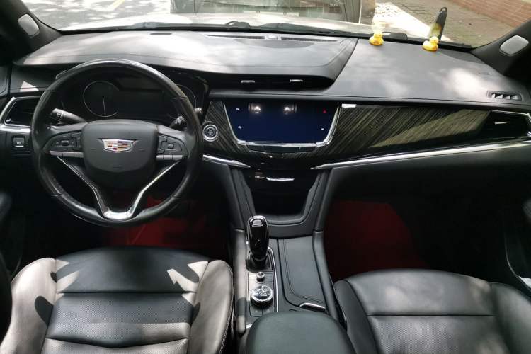 Used Cadillac XT6 2022 2.0T Six-Seater Four-Wheel Drive Luxury Version Center Console