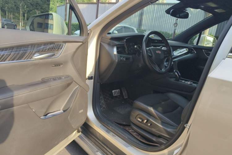 Used Cadillac XT6 2022 2.0T Six-Seater Two-Wheel-Drive Luxury Version Driver Seat