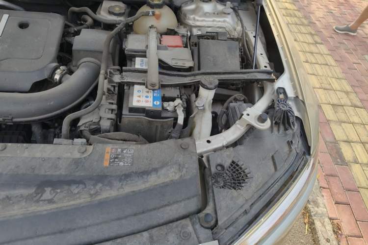 Used Cadillac XT6 2022 2.0T Six-Seater Two-Wheel-Drive Luxury Version Engine Bay Left