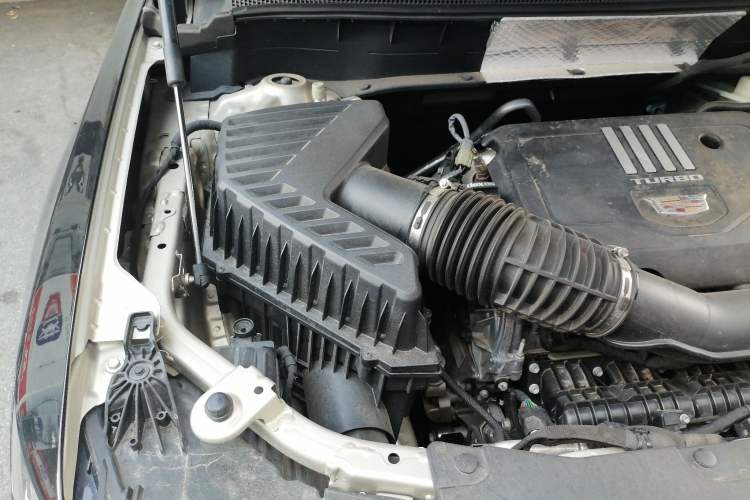 Used Cadillac XT6 2022 2.0T Six-Seater Four-Wheel-Drive Prestige Version Engine Bay Right