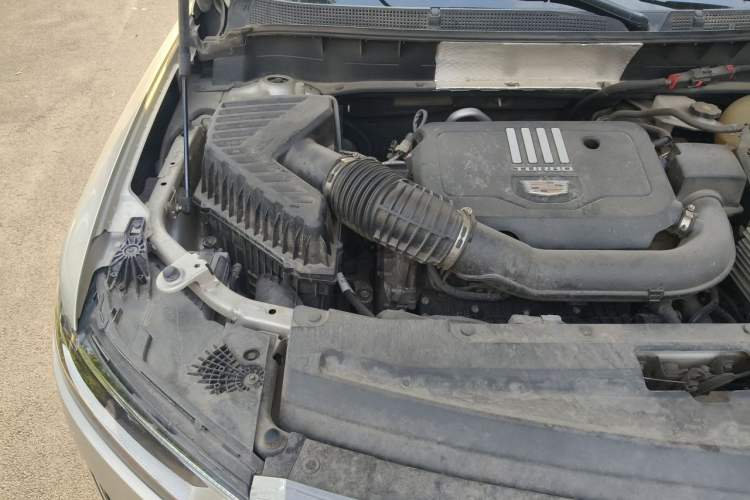Used Cadillac XT6 2022 2.0T Six-Seater Two-Wheel-Drive Luxury Version Engine Bay Right