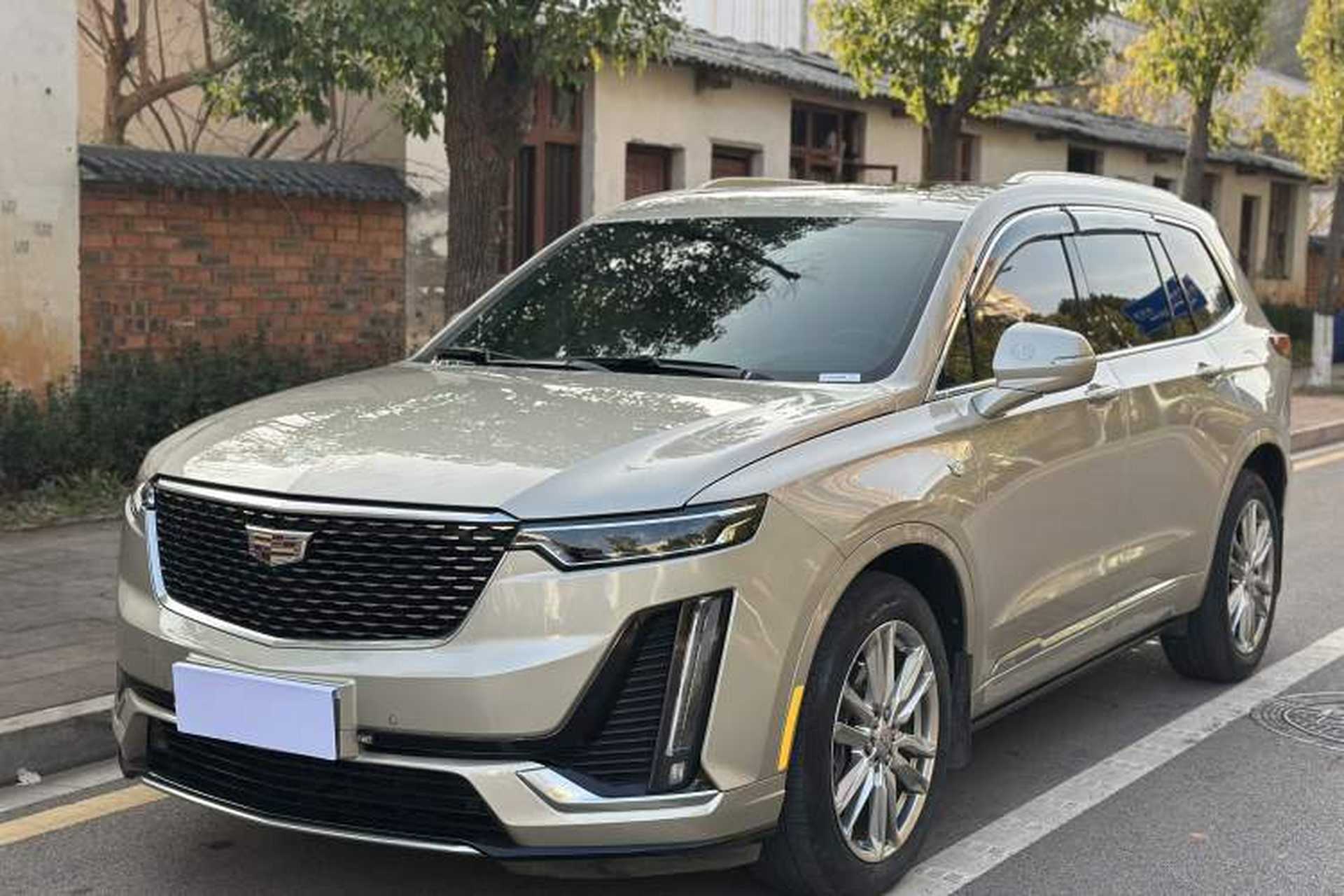 Used Cadillac XT6 2022 2.0T 7-Seater Four-Wheel Drive Luxury Version Front Left 45 Deg