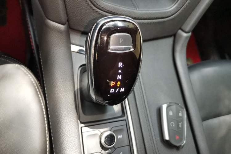 Used Cadillac XT6 2022 2.0T Six-Seater Four-Wheel Drive Luxury Version Gear Lever